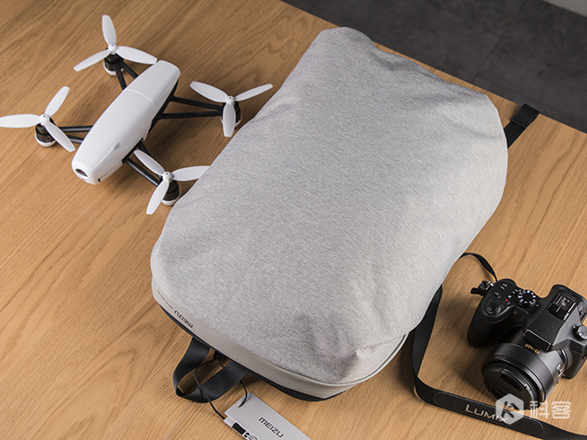 魅族休闲双肩包,魅族双肩包黑色还是灰色好看