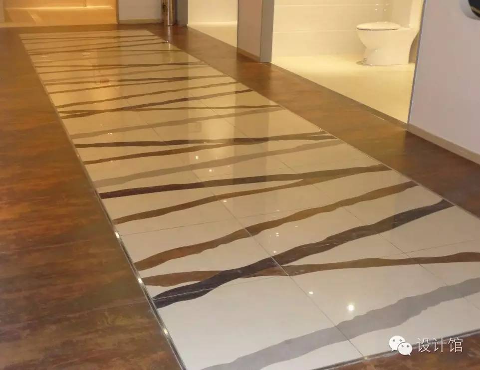 一边铺瓷砖一边铺地膜,一边贴砖一边填缝吗