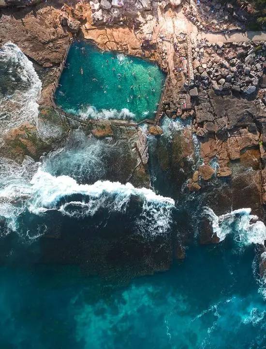 壹闻:地标里藏裸模 彩绘艺术家创人体新玩法