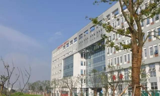 环境一流的康复医院,医院先进医疗设备