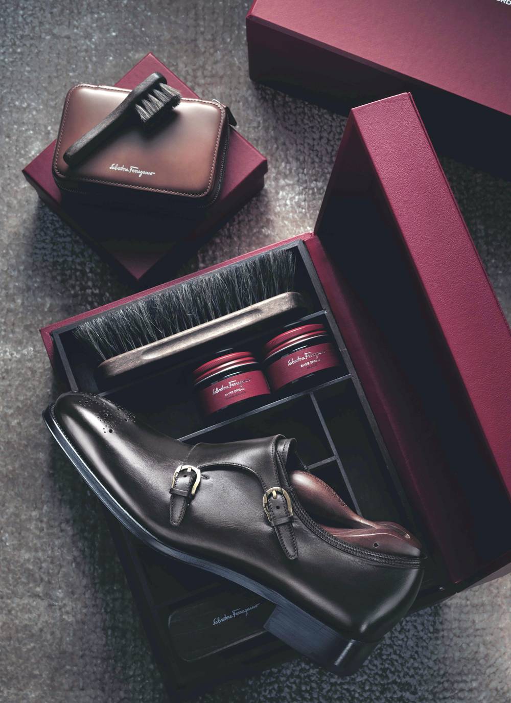 励志大戏｜有个穷人家的孩子，辍学做鞋匠创建了时尚王国