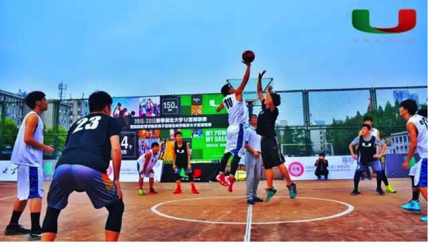 足球和篮球哪个更受欢迎,在大学打篮球受女生欢迎吗