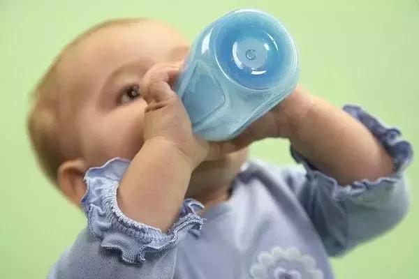 小孩选择什么饮水杯好用,儿童饮水杯怎么选