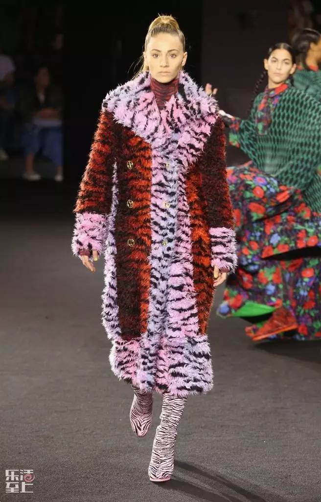 hm的联名白色衣服,hm联名高定系列