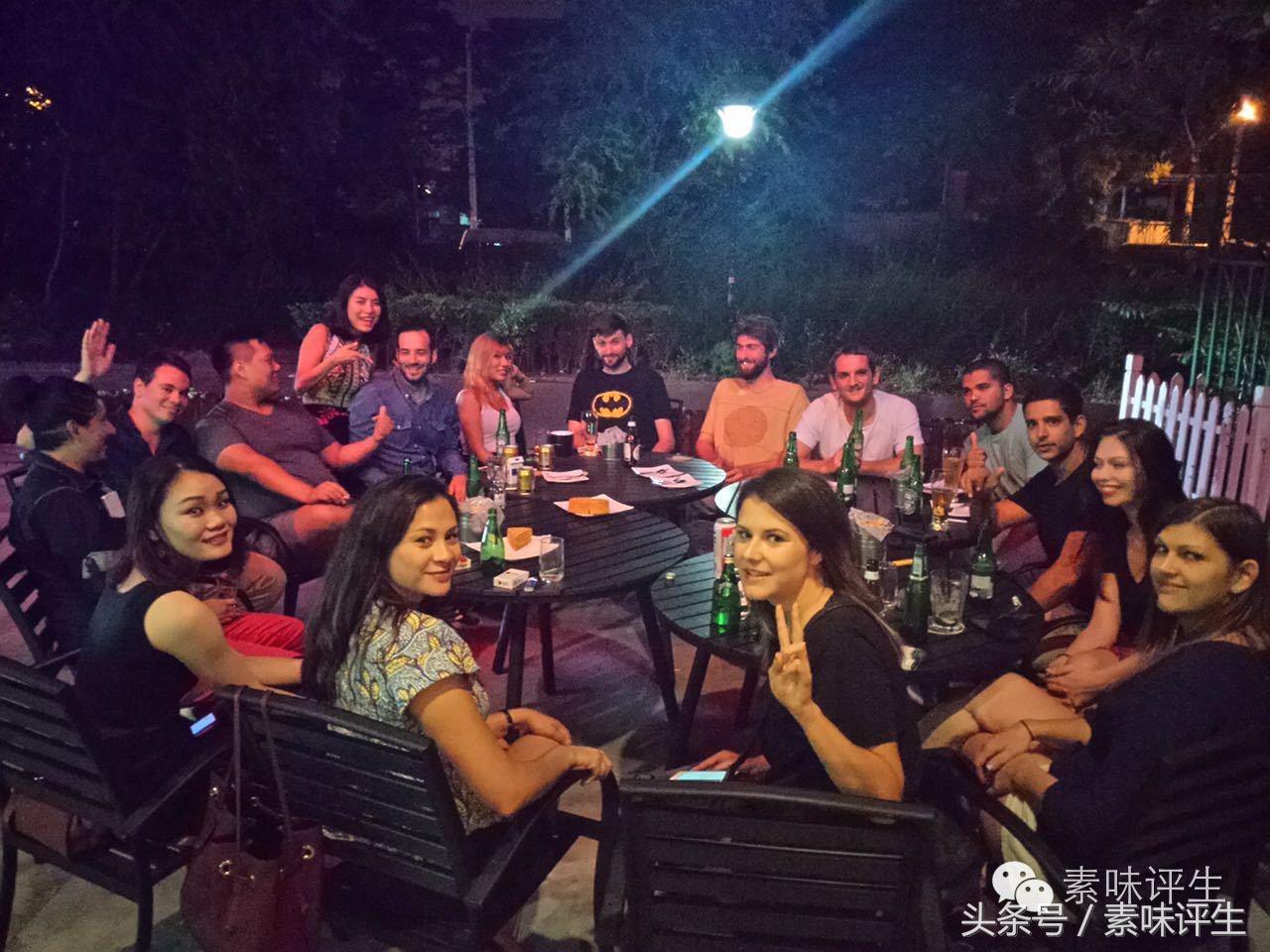 足球元素的酒吧,天空休闲足球酒吧