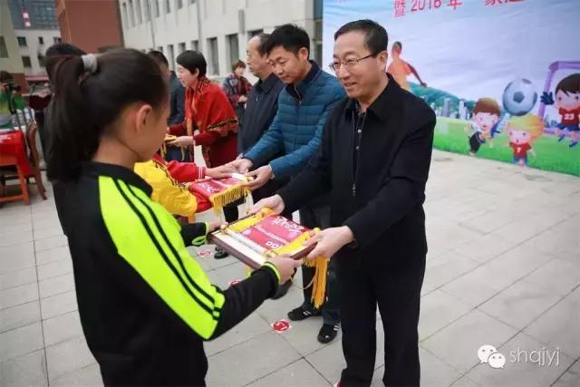 推动校园足球工作高质量发展,推动校园足球运动