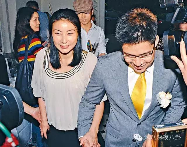 坐拥百亿身家,路边买20元童装,这对豪门夫妇最让人心旷神怡