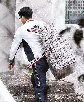 坐拥百亿身家,路边买20元童装,这对豪门夫妇最让人心旷神怡