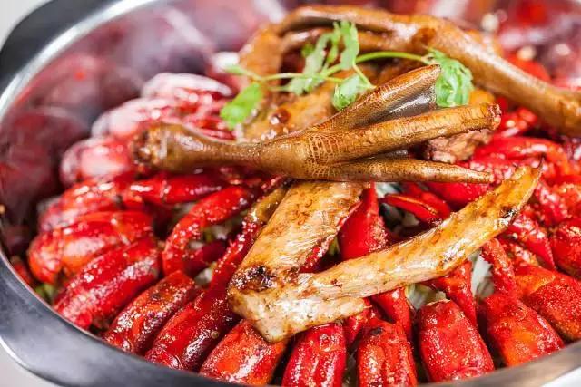 老板壕打5.8折，​全年无休摄魂小龙虾，逼爆头我都要吃到Ta