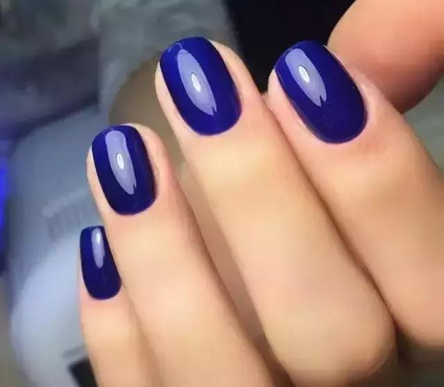 显手白的蓝黑色,显手白的高级颜色