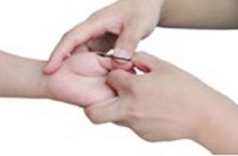 宝宝发烧不去医院吃什么药,宝宝发烧不到38下不去怎么办