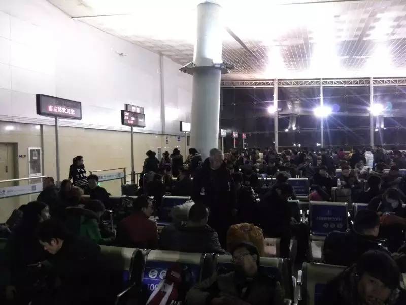 火车站站长的权力有多大,火车列车长和乘警谁的权力大