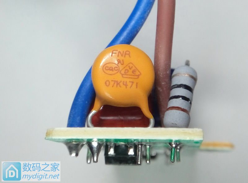 拆1.8包邮还送球泡的美的4W射灯，一如既往的设计和做工！