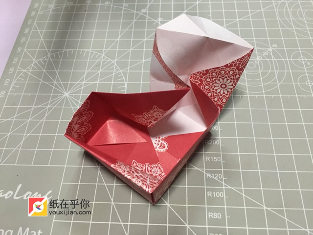 纸在乎你手工折纸：心形盒子折纸视频图解