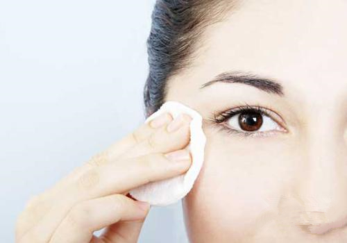 皮肤干燥多喝水能保湿吗,皮肤干燥多喝水能好吗