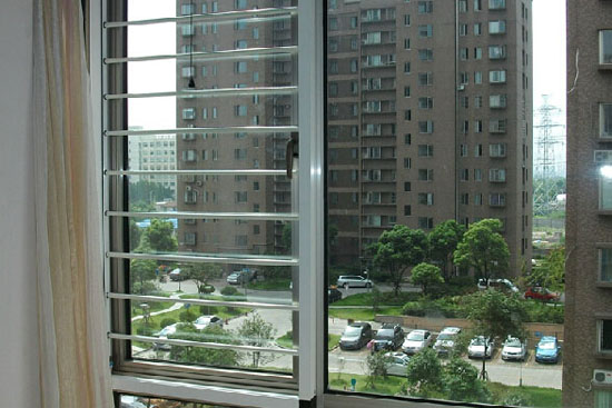 隐形防盗纱窗磁条纱窗哪家便宜,铝合金防盗纱窗和铝制纱窗