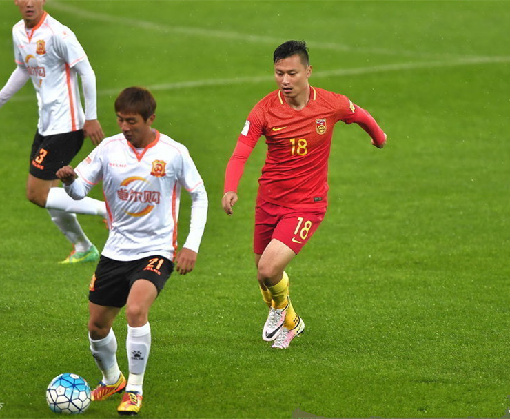 中国国足vs武汉卓尔,广州恒大0比1武汉卓尔