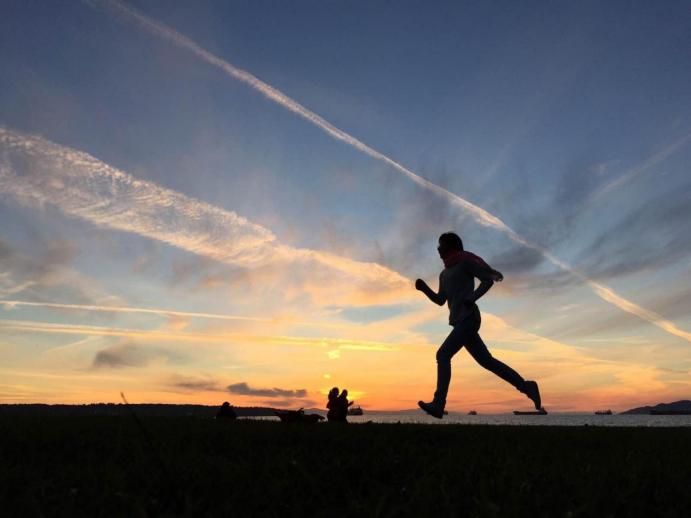 学校体育场馆向公众开放收费吗,学校体育设施要向社会开放政策