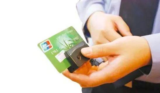 混进自助餐厅被报警,餐厅服务员被报警