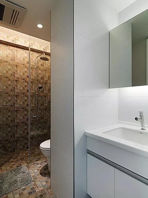 卫生间地砖用小砖还是马赛克,厕所墙面贴瓷砖和马赛克哪种好