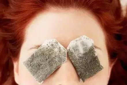 不想让眼袋陪着过年！试试这些方法，比睡觉有效多了