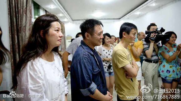 王菲成龙陈坤那英黄晓明马云李连杰，赵薇如何让朋友圈市值破万亿