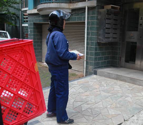 武汉快递员一单挣多少,快递员月薪8000不干了