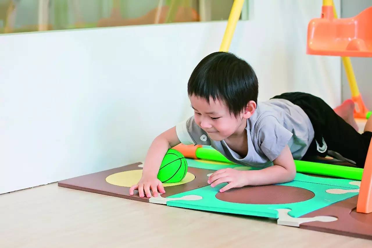 弄清让人焦虑惶恐的，宝宝暂时性W坐姿