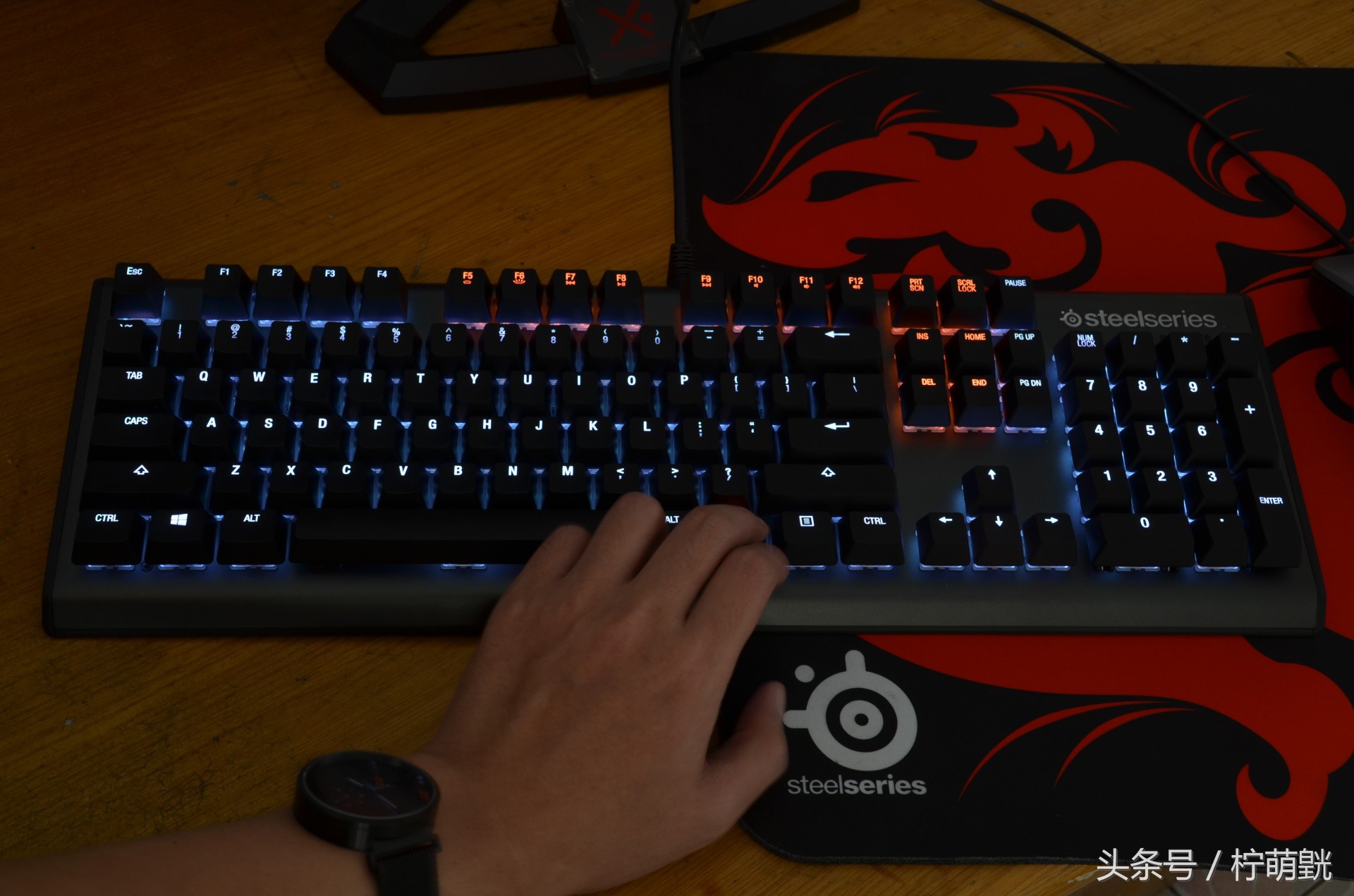 顶级rgb机械键盘,赛睿apexprort机械键盘评测