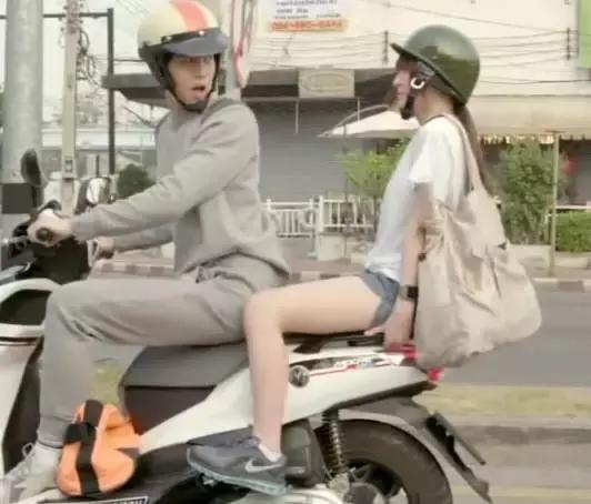 有一个坏坏的女朋友是怎样的体验,会放电的女人命运