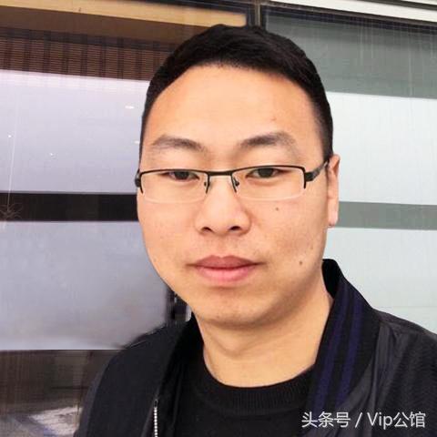 他建了座多人的码客工厂，护送15个产品上线