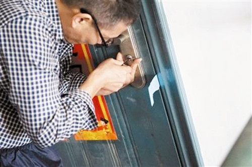 钥匙断在门锁里怎么办教你一招,钥匙断在锁里边了怎么办开锁