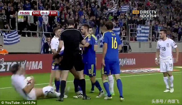 足坛奇葩犯规,哲科一击致命遭红牌