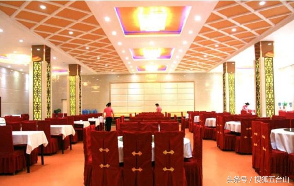 五台山云峰宾馆怎么样,五台山云峰宾馆一边的寺院