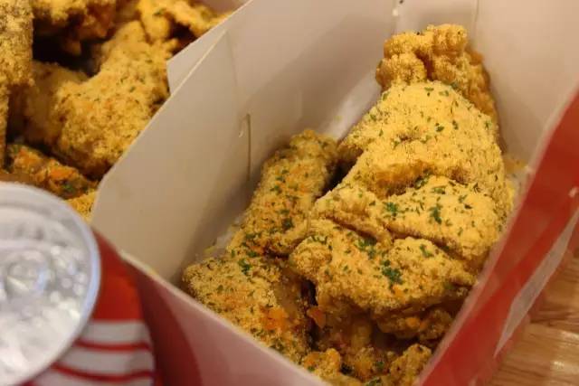 周一上班有情绪？能用嘴巴解决的，我们尽量不动手！