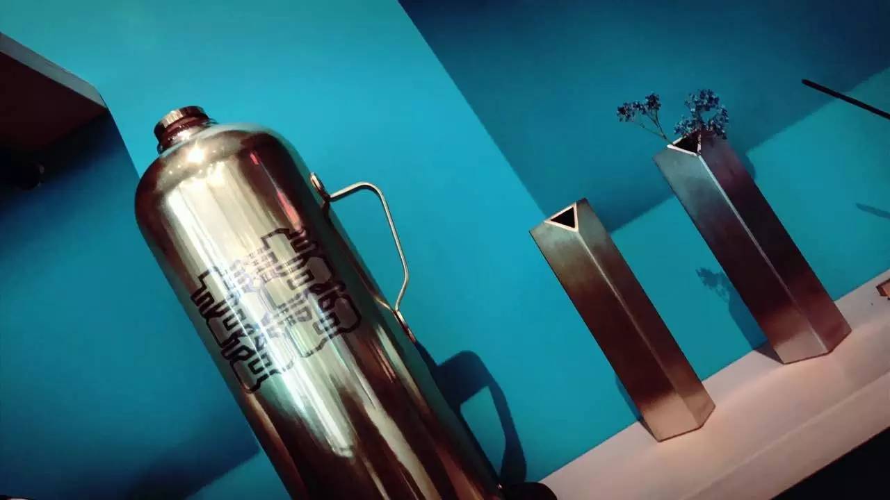 为了了解什么是好物,她3年时间把自己家所有家具摆设换了3遍