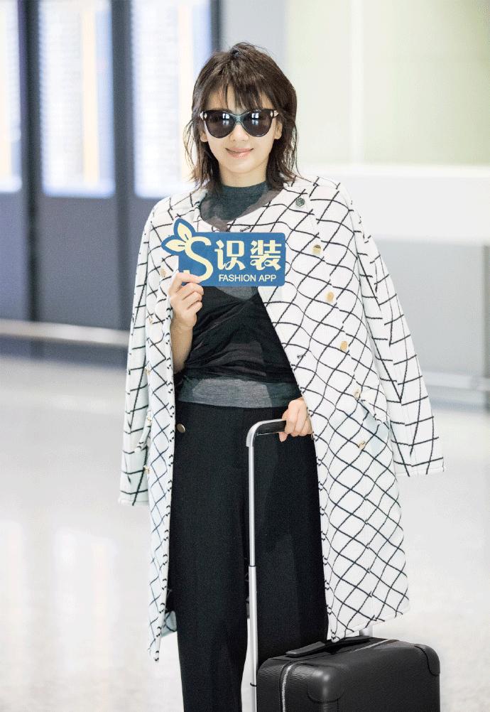 这条礼仪小姐的“迎宾带”，竟然被日日、袁姗姗……抢披上身！