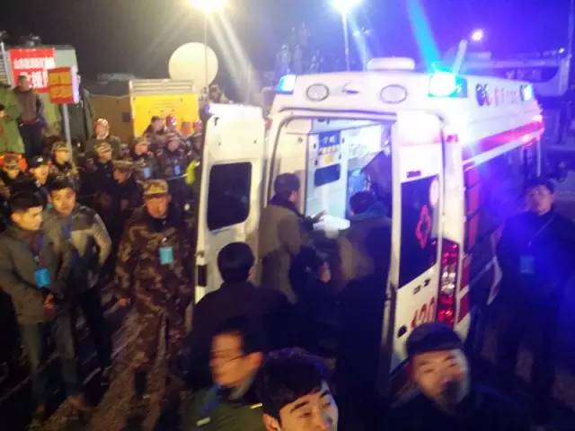 最长交警接力救援全程视频,最大型救援