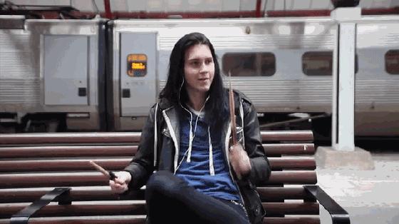 这个可随身携带的电子鼓槌，让你随时随地打架子鼓