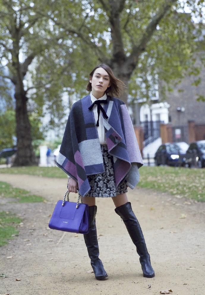 这条礼仪小姐的“迎宾带”，竟然被日日、袁姗姗……抢披上身！