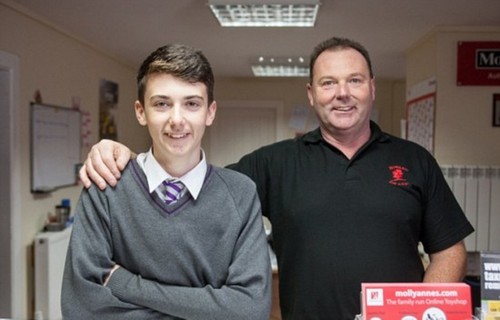 别人家孩子:14岁英国小哥年赚1700万,想嫁!