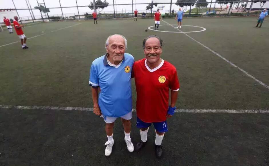 业余足球是脑子重要还是技术重要,足球队里的带头大哥