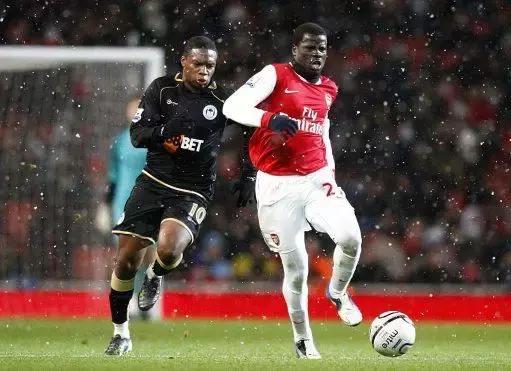 冬天踢球穿什么合适,冬天穿什么踢球好看