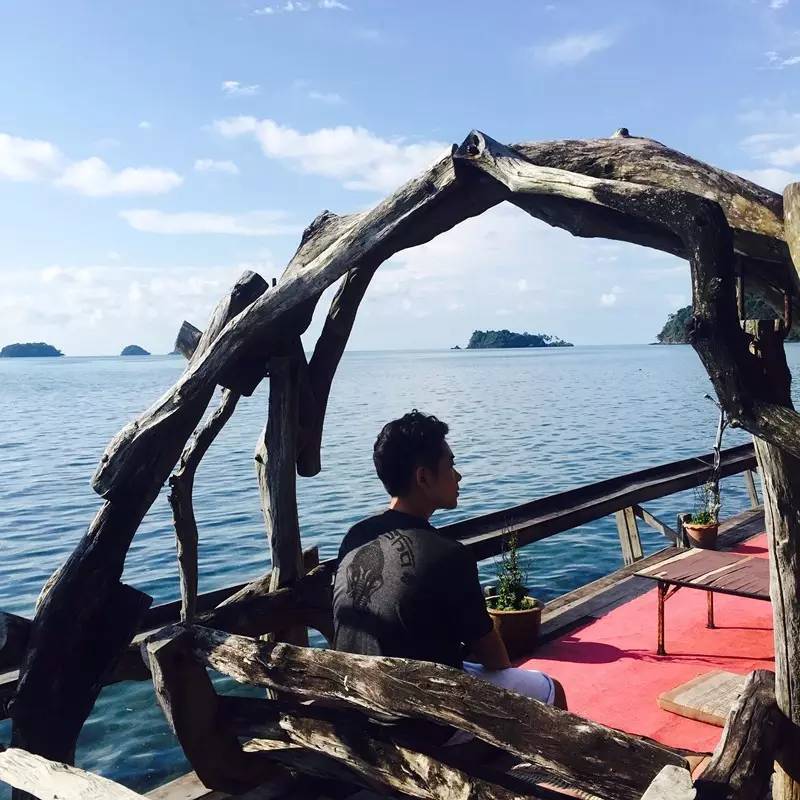 穷游小伙穷游西藏身体终于累垮,10年前穷游西藏