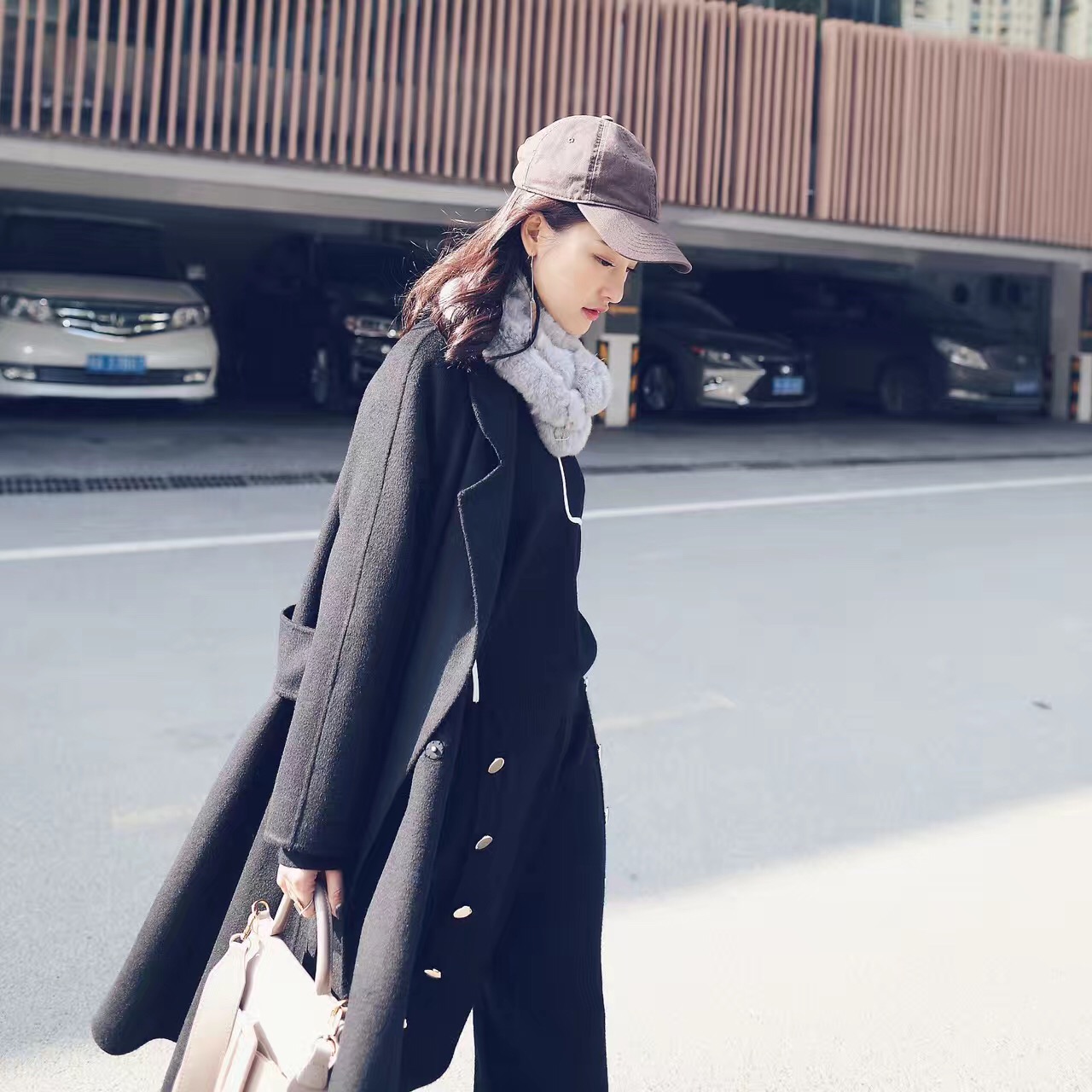 双面羊毛呢大衣让你知道：寒冬想要时尚轻薄又保暖绝对没问题