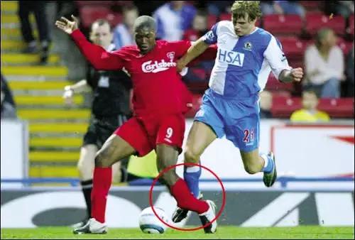 冬天踢球穿什么合适,冬天穿什么踢球好看