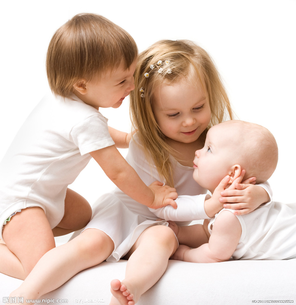 小儿发烧时退烧必备知识，教你科学紧急退烧，避免跑医院打针输液