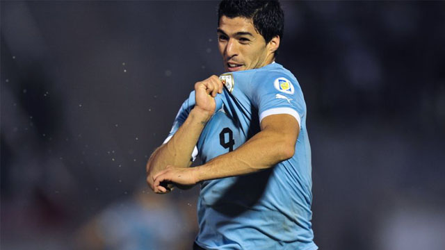 原创·青锋随手出鞘,问谁人、敢与我漫步云霄?足坛顶级9号苏神