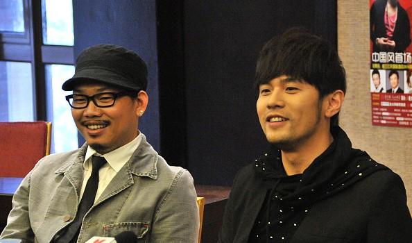 凤凰传奇三个人组合,凤凰传奇四人组合唱歌