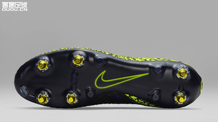 不沾泥又来了黑暗闪电配色Anti-Clog系列足球鞋